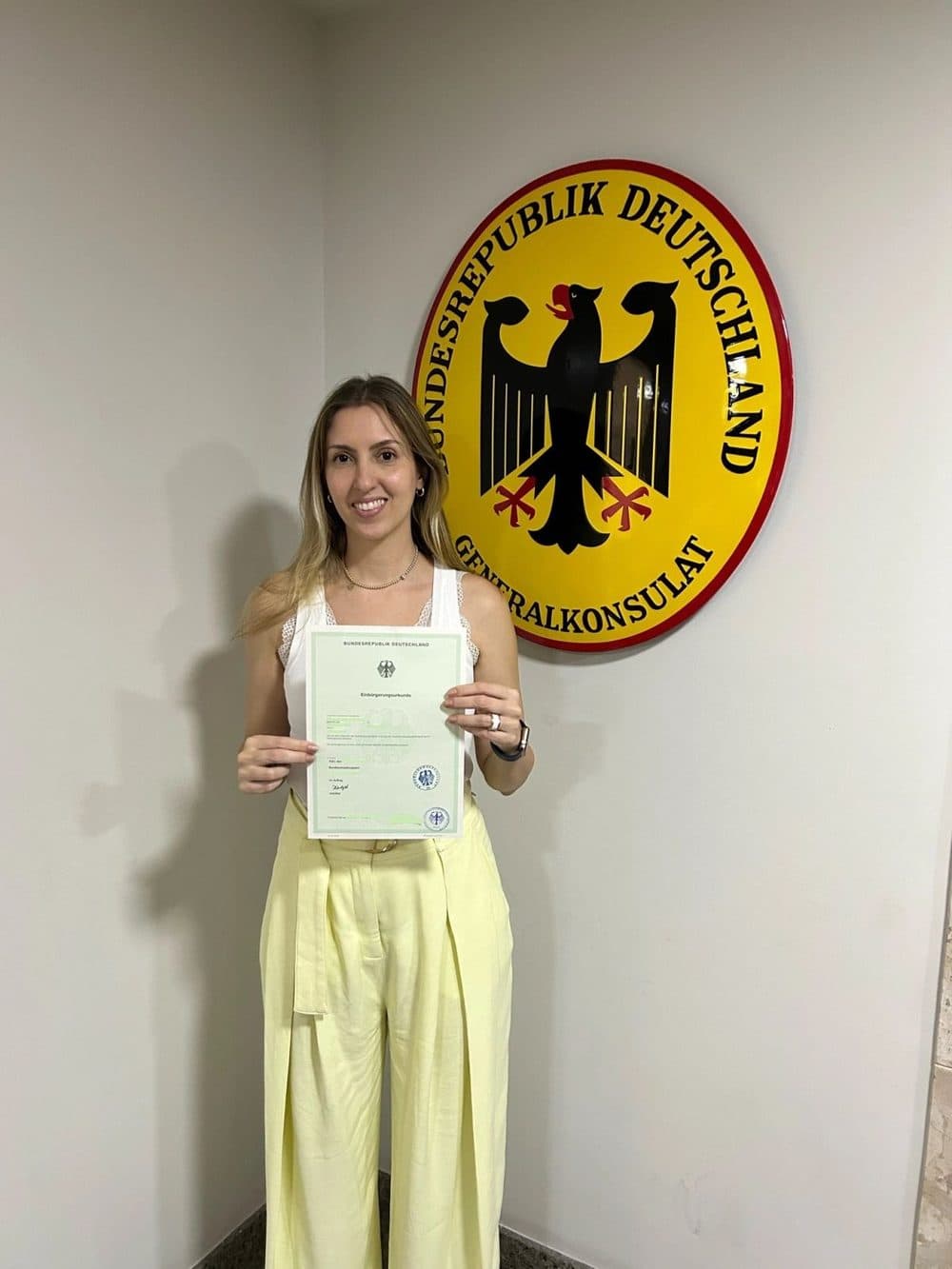 Cliente da Hannover comemorando a confirmação da cidadania alemã