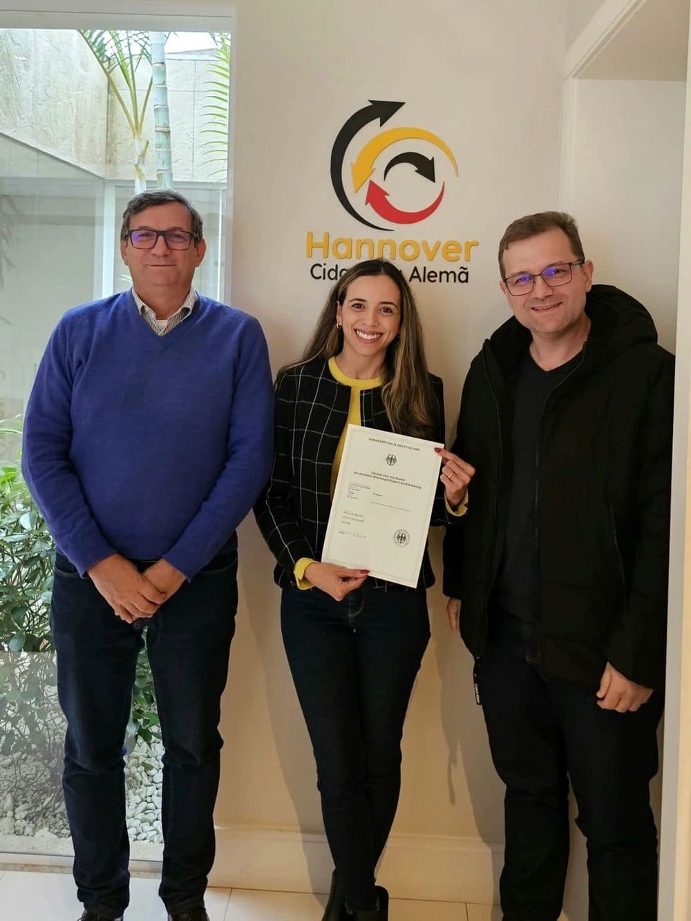 Cliente da Hannover comemorando a confirmação da cidadania alemã