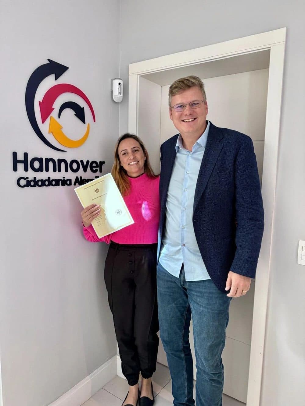 Cliente da Hannover comemorando a confirmação da cidadania alemã