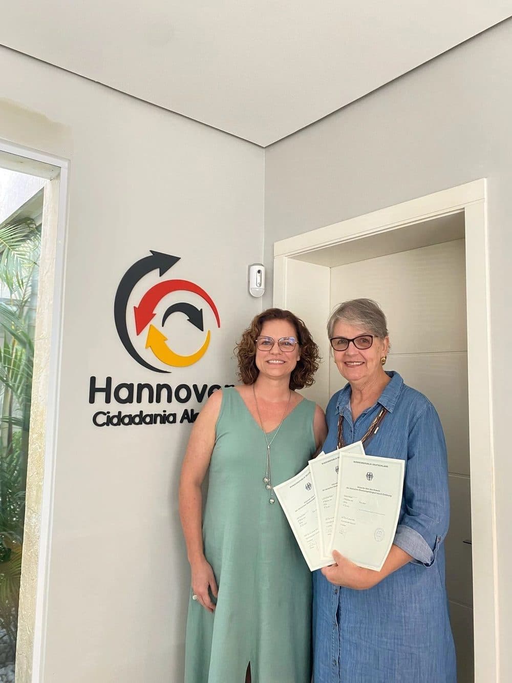 Cliente da Hannover comemorando a confirmação da cidadania alemã